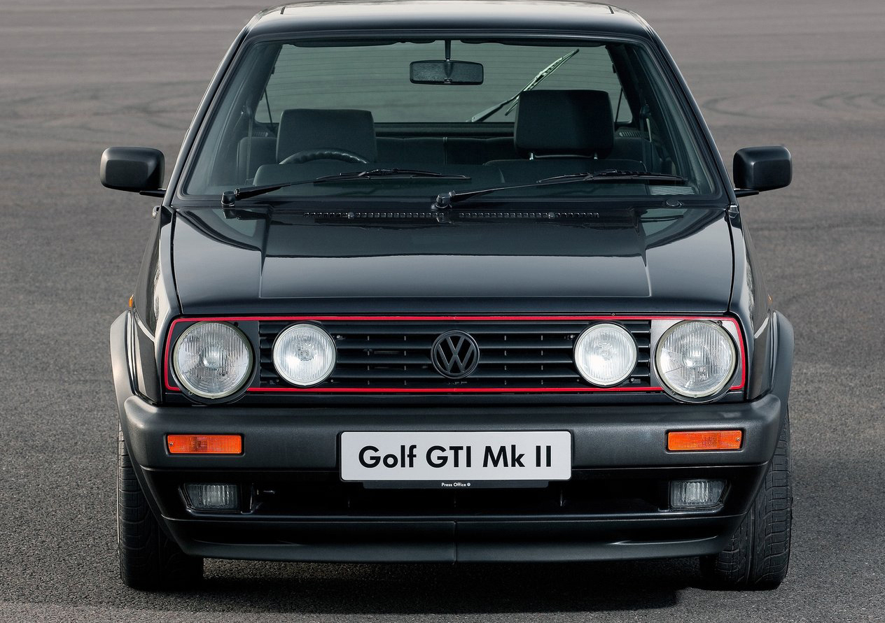 Volkswagen-Golf_II_GTI